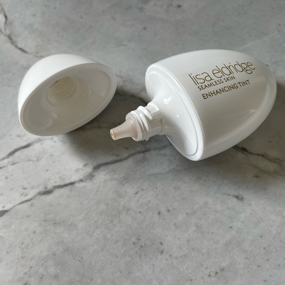 Lisa Eldridge Seamless Skin Enhancing Tint - Picture 2 of 3